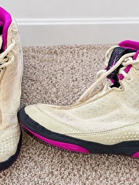 Women's Nike Wrestling Shoes – Cream, Black & Pink